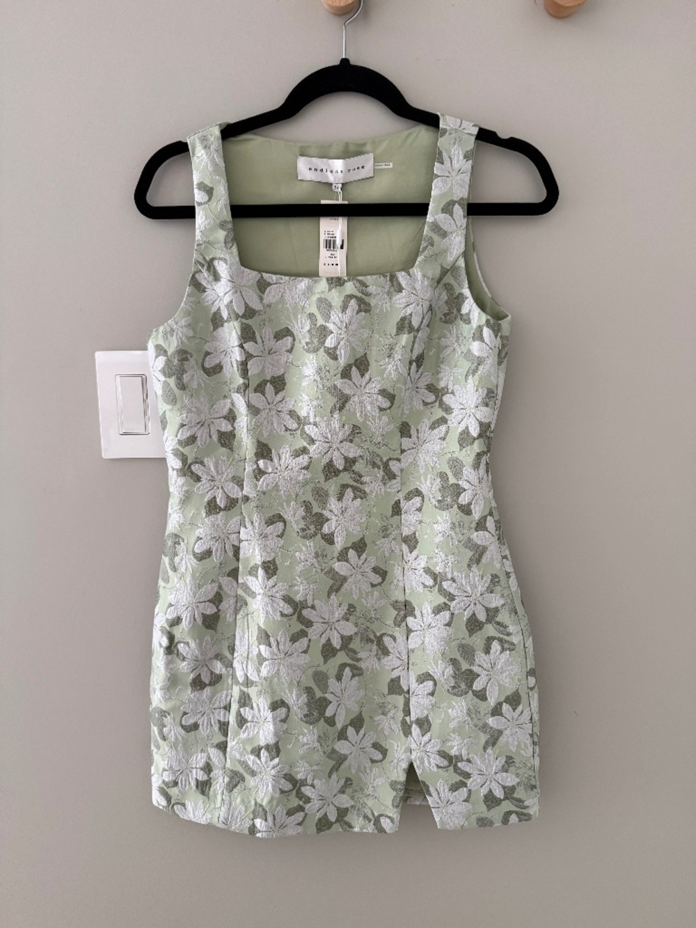 ENDLESS ROSE PETITE SLEEVELESS FLORAL JACQUARD MINI DRESS